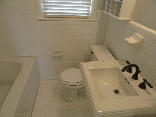 Building Photo - 409 S Palo Alto Ave