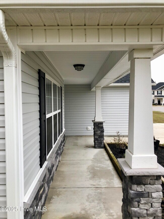 Building Photo - 159 Cavalier Dr