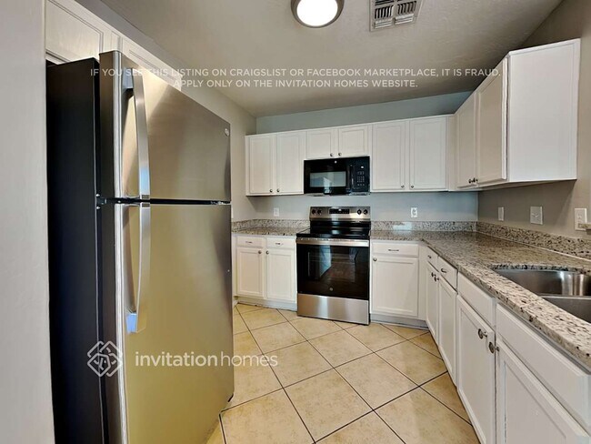 Building Photo - 12901 N El Frio St