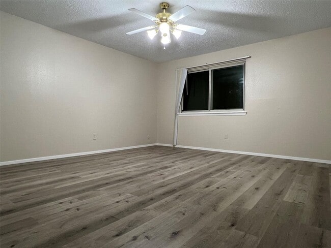 Building Photo - 2130 Greenbriar Colony Dr