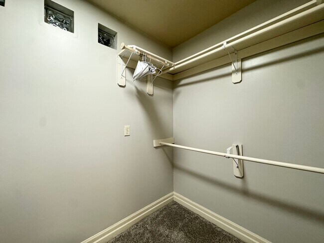 Building Photo - 1715 Summit St