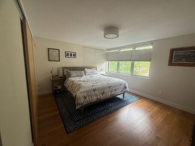 Building Photo - $0 DEPOSIT OPTION! MODERN 3-STORY HOME WITH ROOFTOP DECK NEAR BERKELY LAKE & 38TH AVE