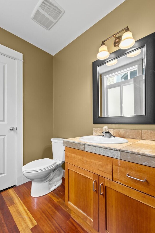 Building Photo - 3Bd/2.5Ba Seattle Home