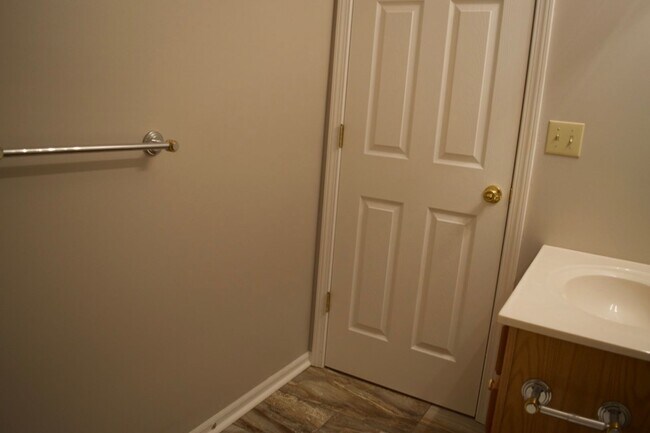 Building Photo - Great 3 Bed 2 Bath House In Ashland MO!