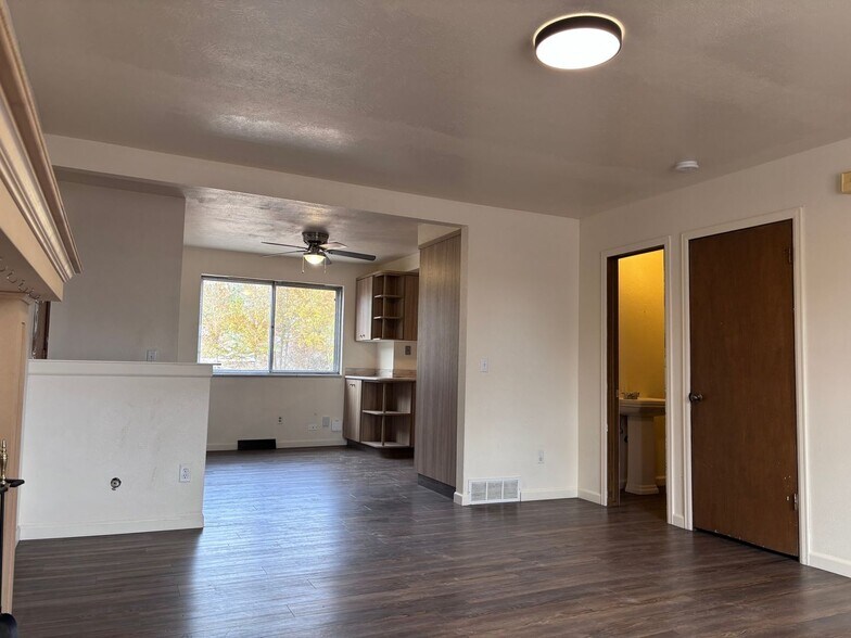 Building Photo - 11065 Pinyon Dr