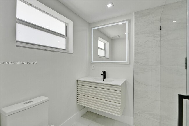 Building Photo - 1840 NE 199th St