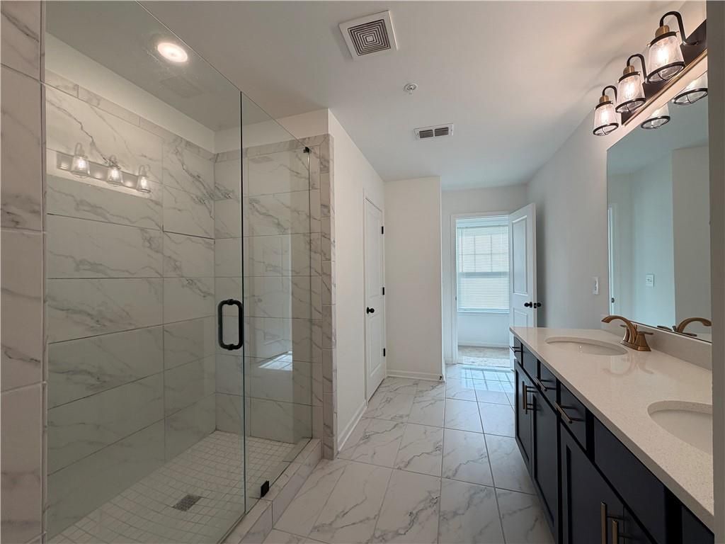 Building Photo - 727 Carmes Dr