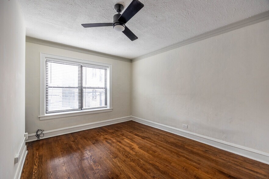 Building Photo - 5505 N Lincoln Ave