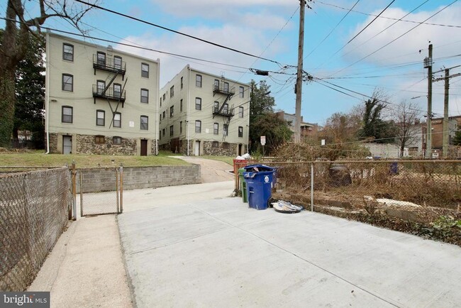 Building Photo - 2208 Mt Royal Terrace