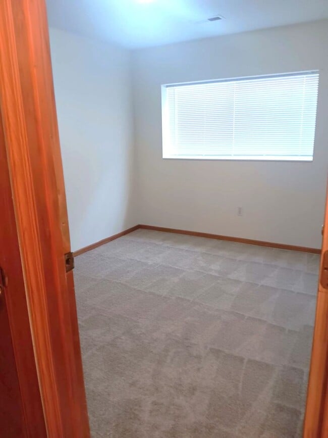 Building Photo - WEST SIDE - SPACIOUS TWO STORY 3 BED/2.5 BATH DUPLEX!