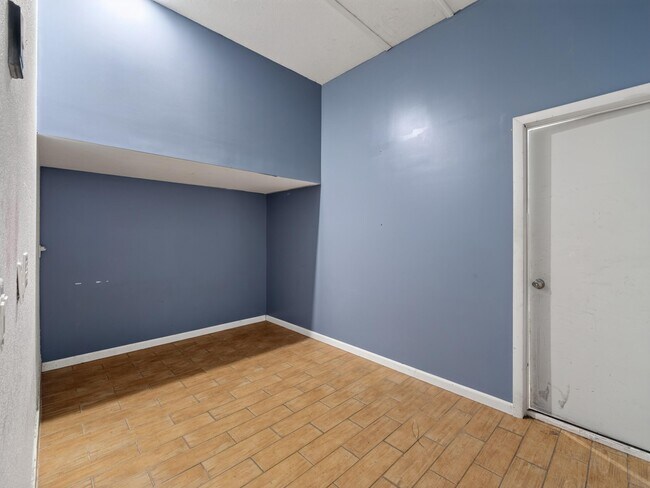 Building Photo - 4059 SW Kamsler St
