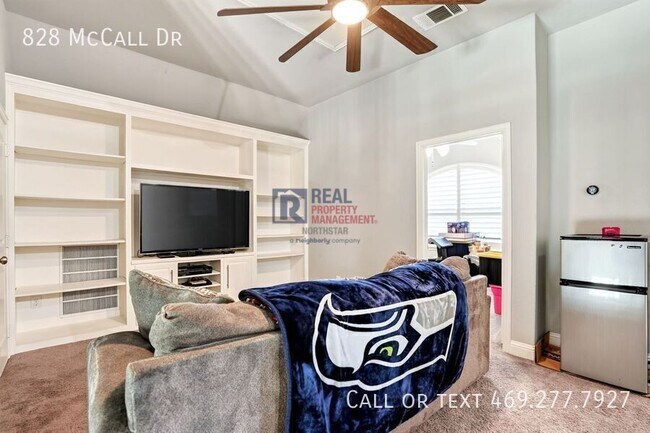 Building Photo - 828 McCall Dr
