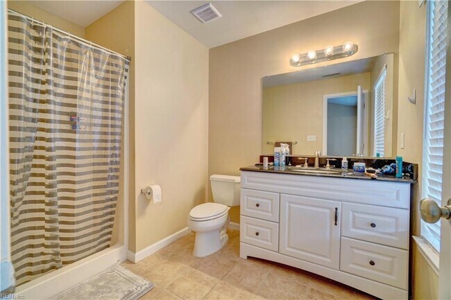 Building Photo - 4112 Killam Ave