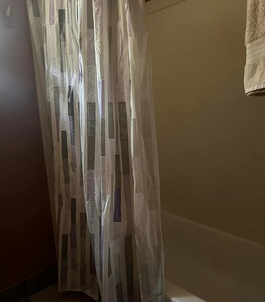 Building Photo - 1704 Robinson St