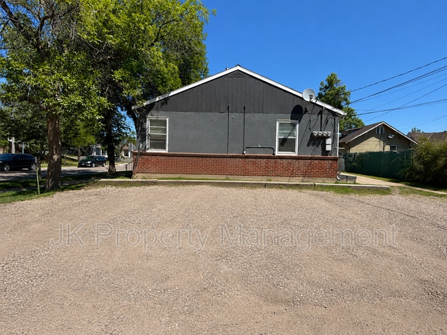 Building Photo - 415 14th St N