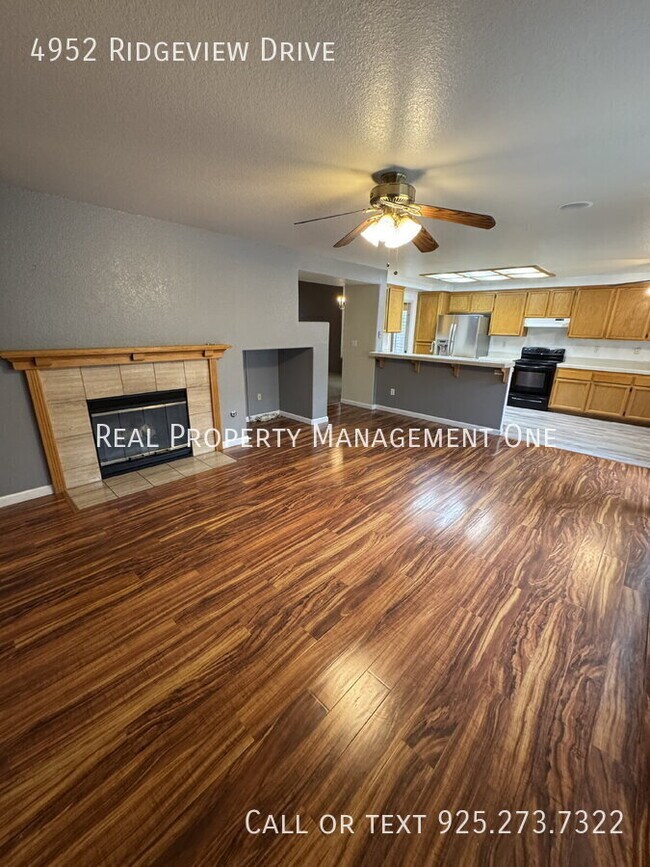 Building Photo - 4952 Ridgeview Dr