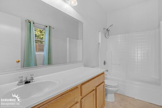 Building Photo - Updated 3Bdm 2Ba Home in Surprise!