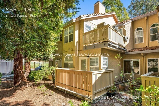 Building Photo - Forest Run Condo Ready for Move In