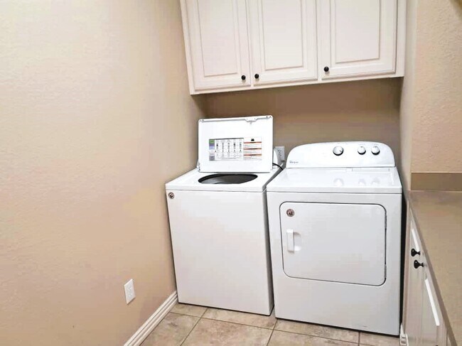 Building Photo - 401 Shumard Oak Trail