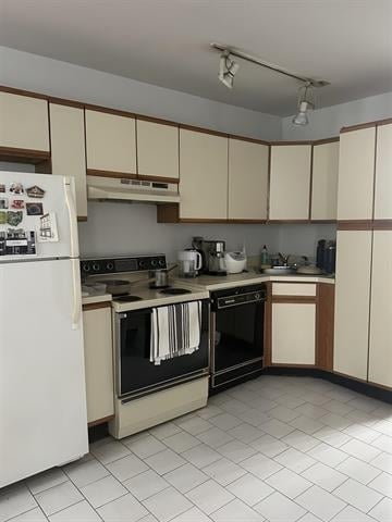Building Photo - 607 1st St