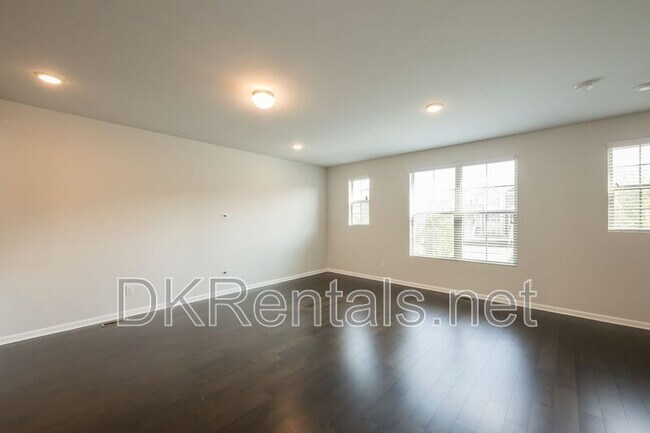 Building Photo - 2182 Talmai Dr