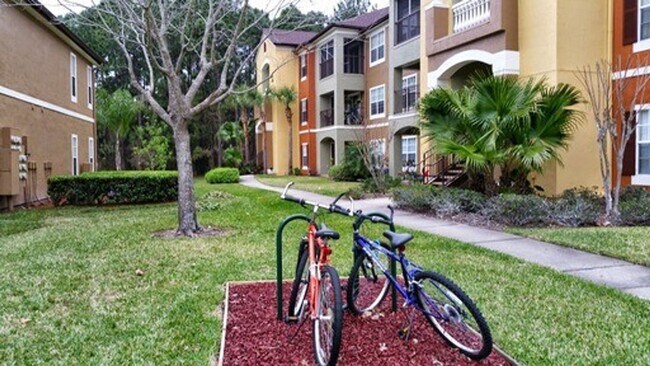 Building Photo - Gorgeous 2/2 Wood Floors Condo For Rent @ ...