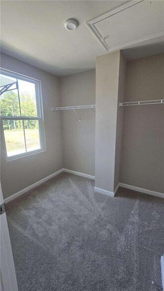 Building Photo - 12 Downing Dr