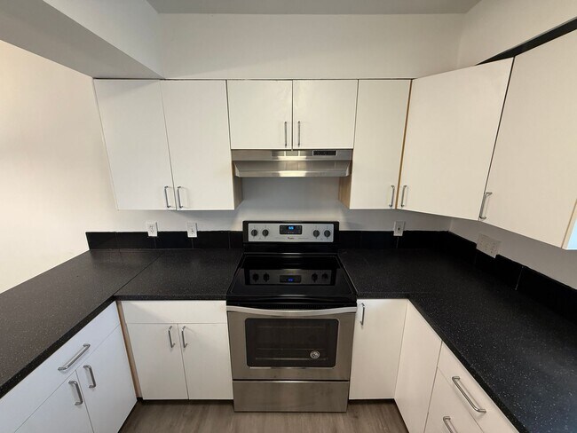 Building Photo - Well Maintained condo in East Charlotte!