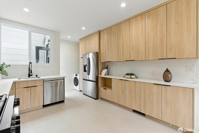 Building Photo - 1206 Funston Ave