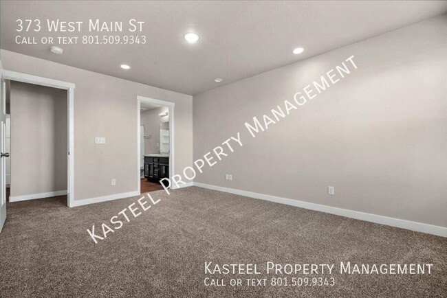 Building Photo - 373 W Main St