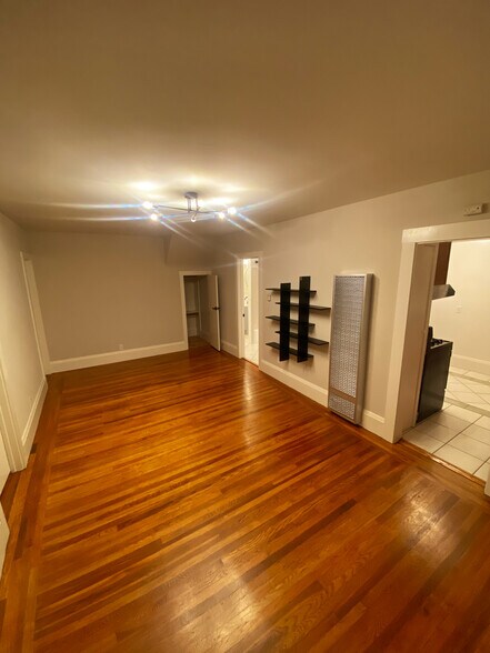 Primary Photo - 315 E 15th St