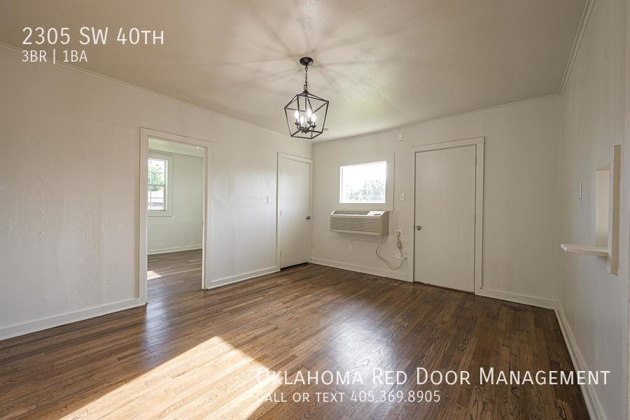 Building Photo - 2305 SW 40th St