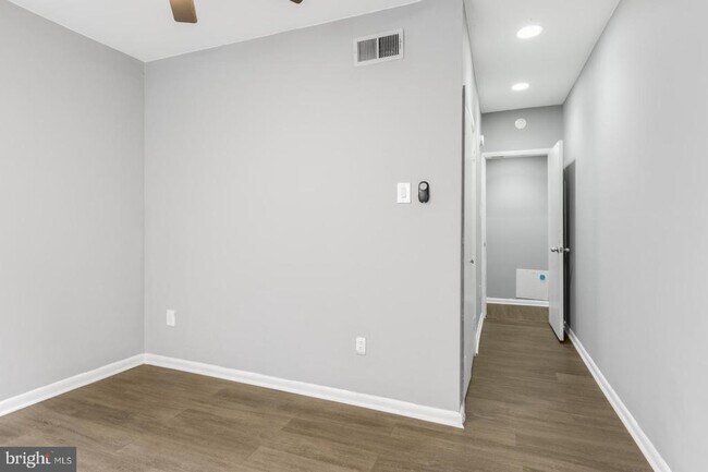 Building Photo - 160 Richmond St