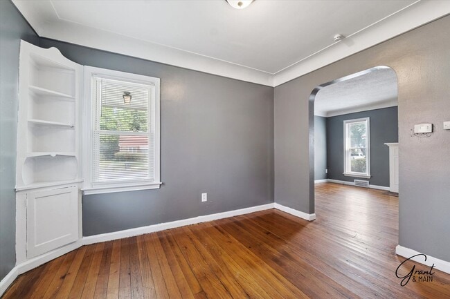 Building Photo - $1250 3 bedroom bungalow