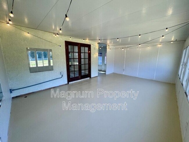 Building Photo - 39739 Creative Dr