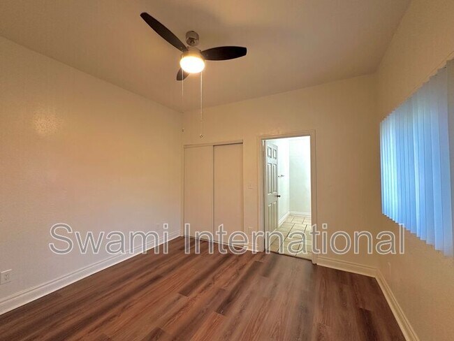 Building Photo - 932 W 62nd St