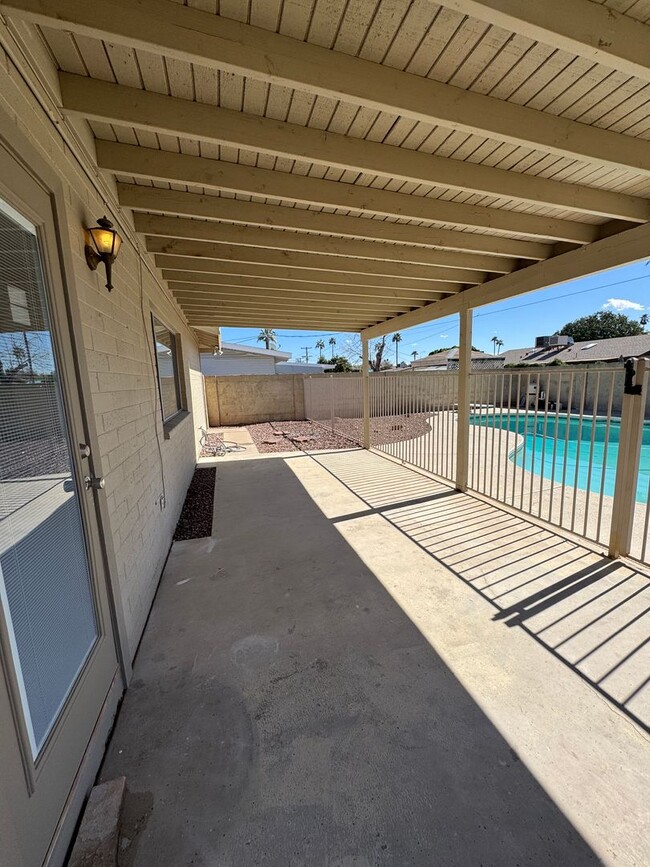 Building Photo - Spacious 4bdm 2Ba Tempe Home with New Kitchen and a Pool!
