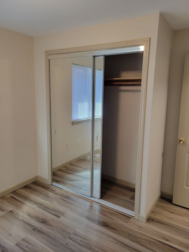 Building Photo - Updated House in NE Salem - Fenced Yard - Pet Friendly