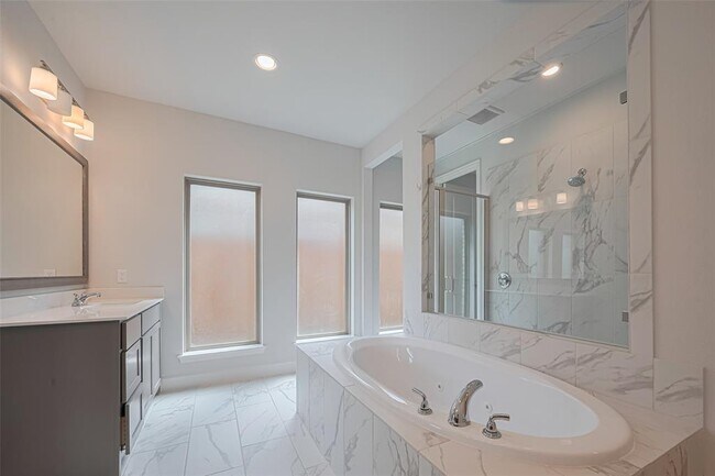 Building Photo - 11430 Bush Clover Dr