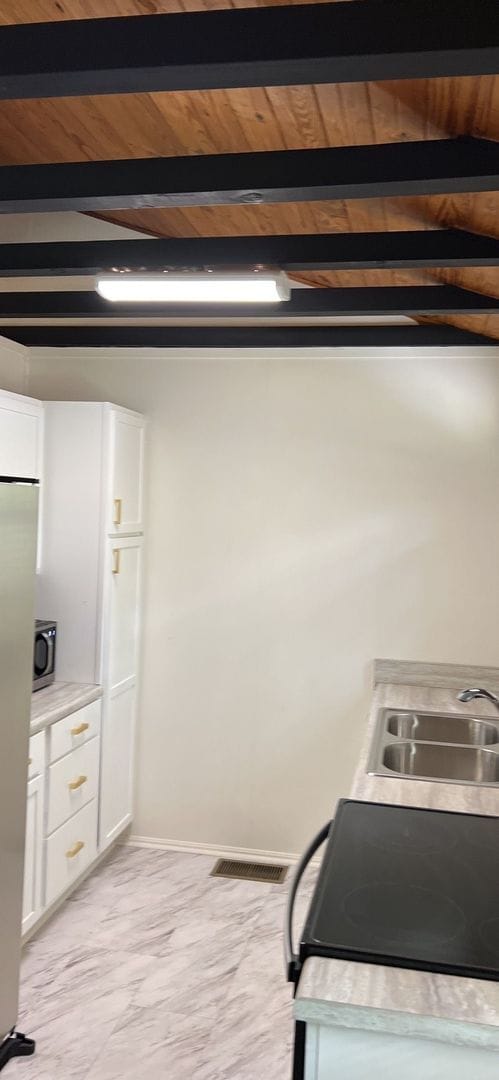 Building Photo - Cabin