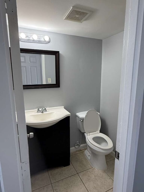 Building Photo - 1439 Charlestown Dr