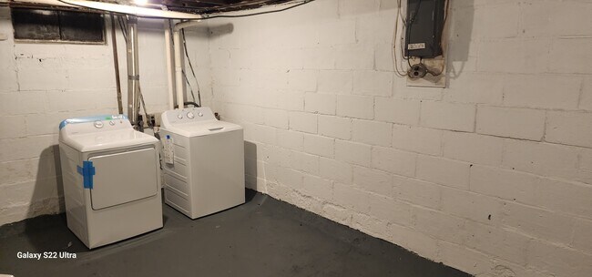 Building Photo - State St Duplex