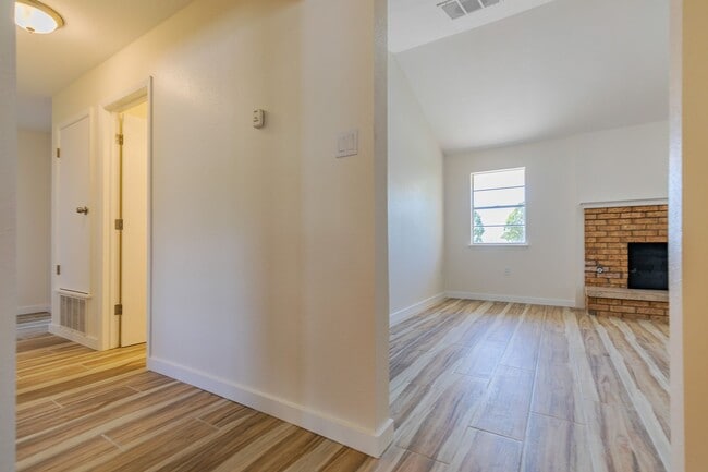 Building Photo - 601 Sunnyside Ave