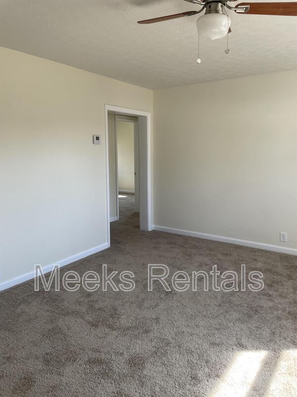 Building Photo - 214 Lakeview Dr