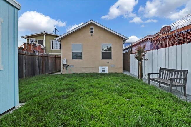 Building Photo - 683 Harbour Way