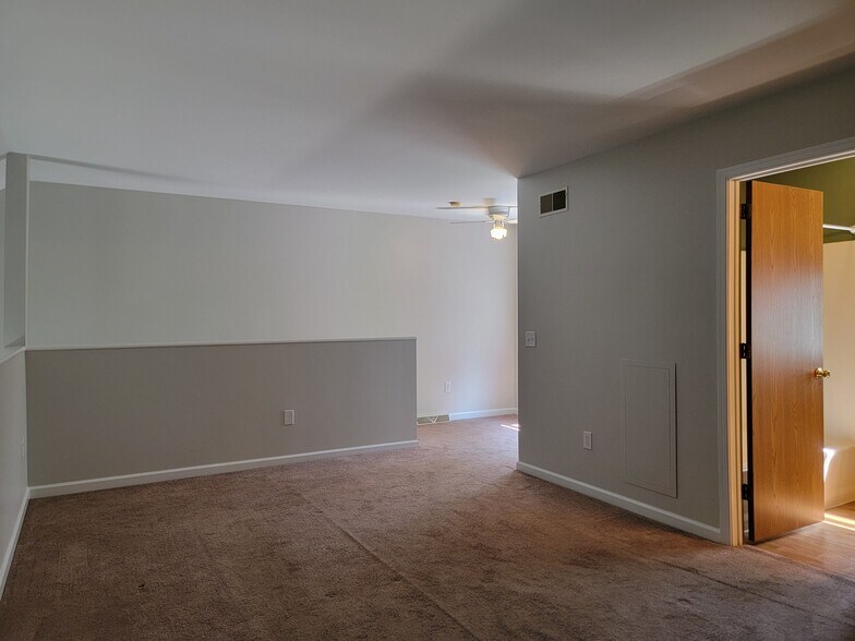 Building Photo - 15 Westpointe Dr