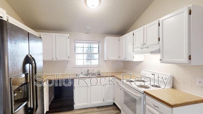 Building Photo - 6570 Montarbor Dr
