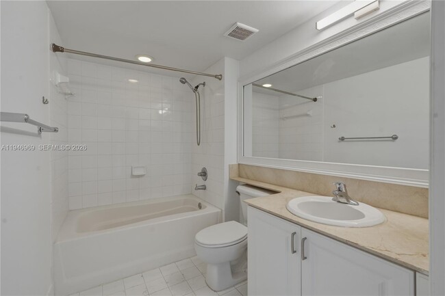 Building Photo - 1155 Brickell Bay Dr