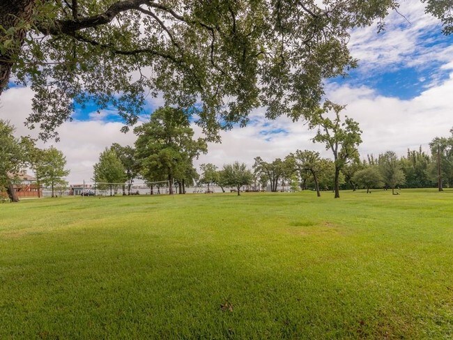Building Photo - 1819 Cove Park Dr