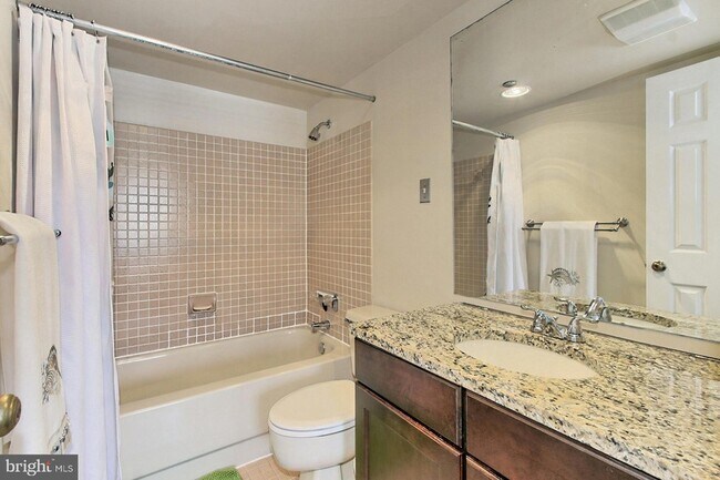 Building Photo - 1301 N Courthouse Rd